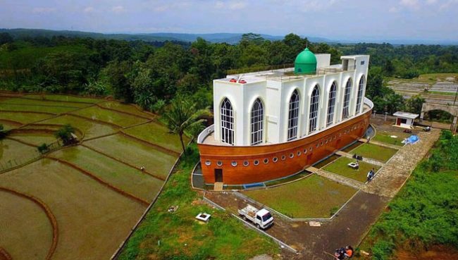 Masjid Kapal Semarang via timesindonesia co id
