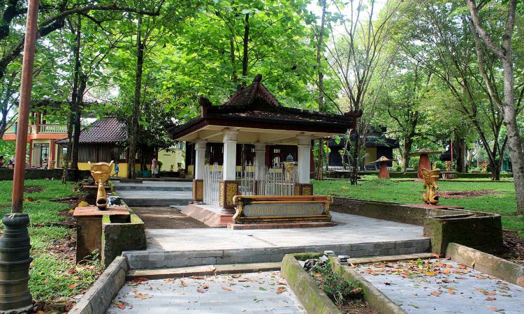 Obyek Wisata Bukit Siguntang di Palembang via Wikipedia