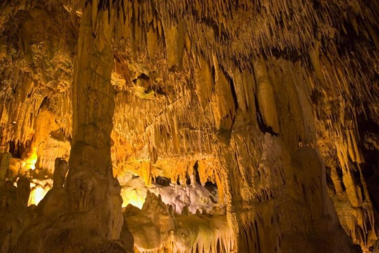 Damlatas Caves via Wikimedia
