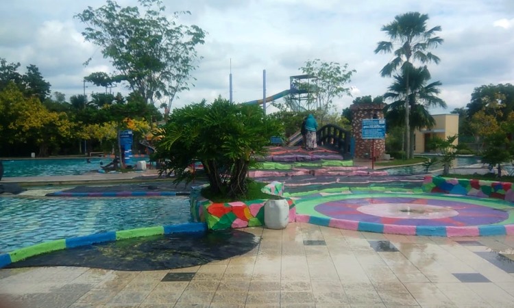 Kuantan Regency Waterpark via Youtube Rafe Kevin