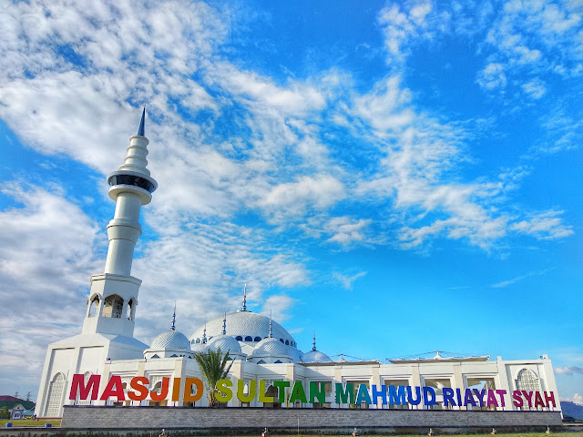 Masjid Sultan Mahmud Riayat Syah via Sarah Jalan