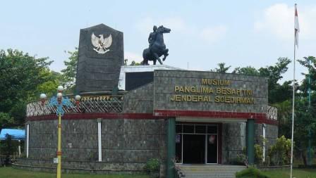 Objek Wisata Sejarah Monumen Panglima Besar Jenderal Sudirman di Purwokerto
