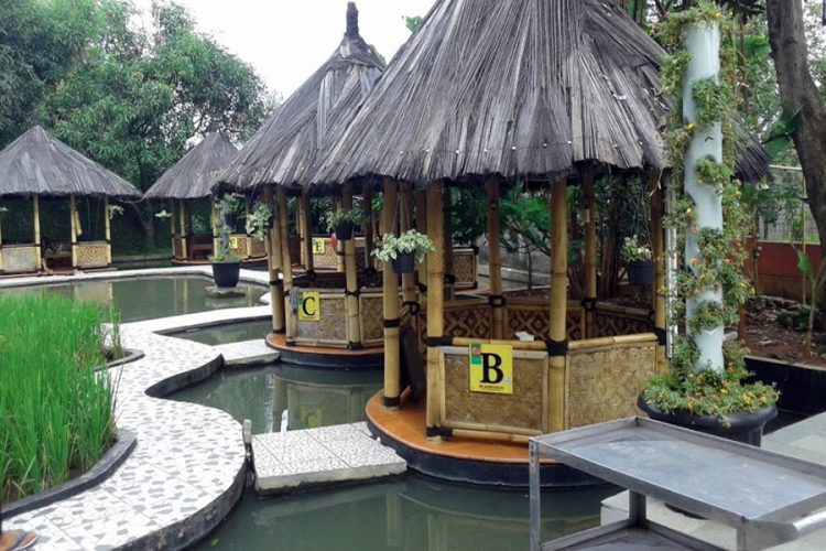 Tempat Wisata Kuliner Resto Saung Wulan di Bekasi