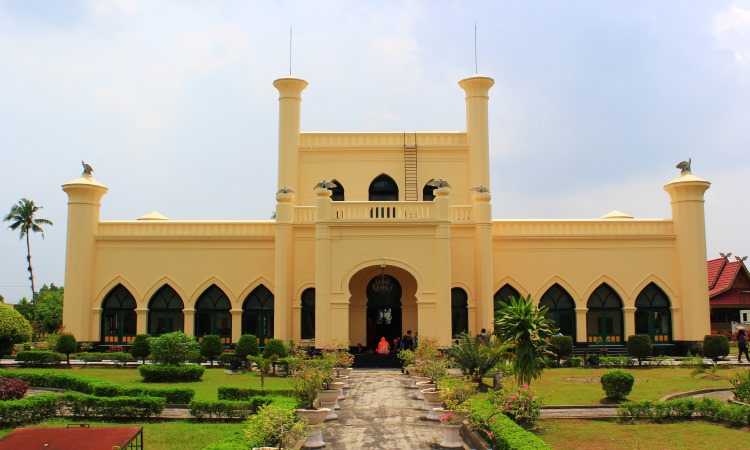 Tempat Wisata Seru Istana Siak Sri Indrapura via Wikipedia