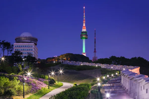 Namsan Seoul Tower - tempat wisata di Korea Selatan