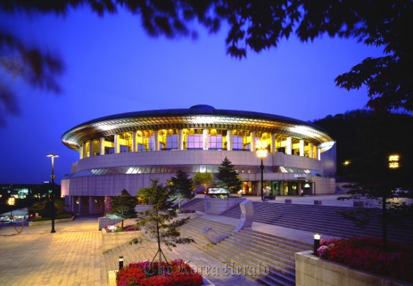 Seoul Arts Center via Koreaherald