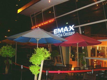 Emax Café & Lounge - Tempat makan enak di Jakarta
