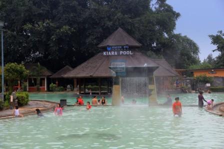 Kolam air panas Kiara di Ciater Spa - tempat wisata di Subang