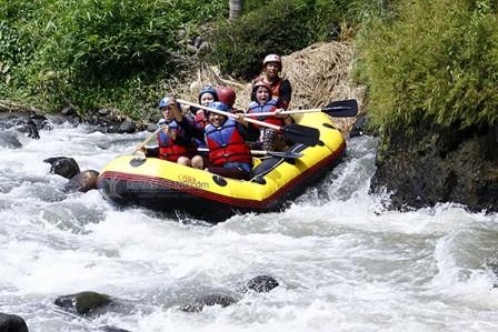 Wisata Adventure Arung Jeram Sungai Cipunagara