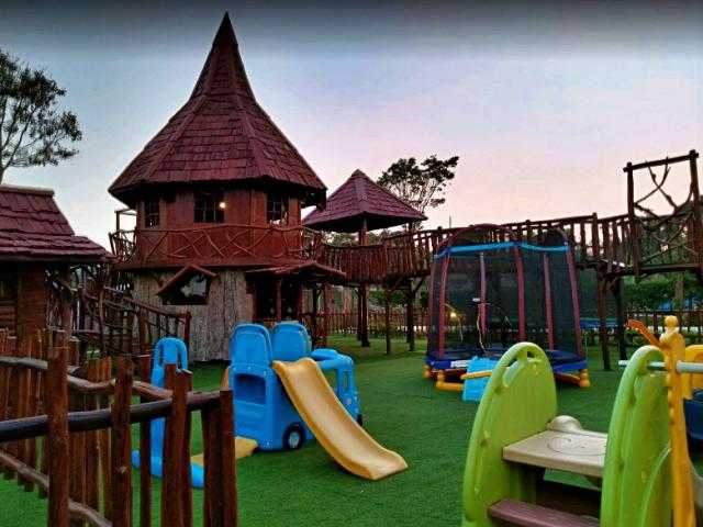 Buat anak-anak juga tersedia playground tempat anak bermain