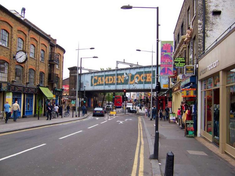 Berburu Souvenir Khas London di Camden Town via Wikimedia