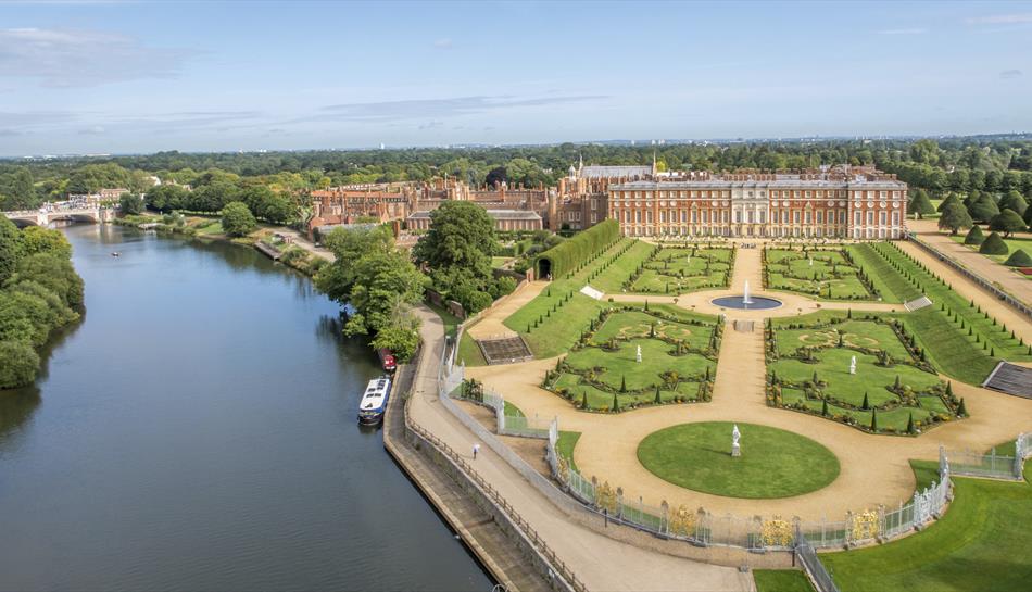 Hampton Court Palace via Viwitsurrey