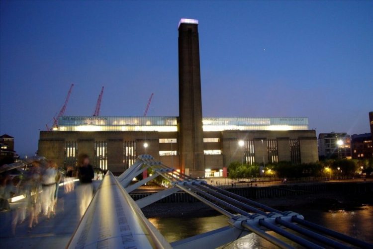 Tate Modern dan Tate Britain via wtg-globalnet