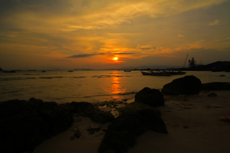 Sunset Pantai Pasir Putih Lampung