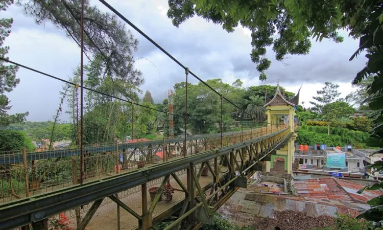 Jembatan Limpapeh kota Bukittinggi