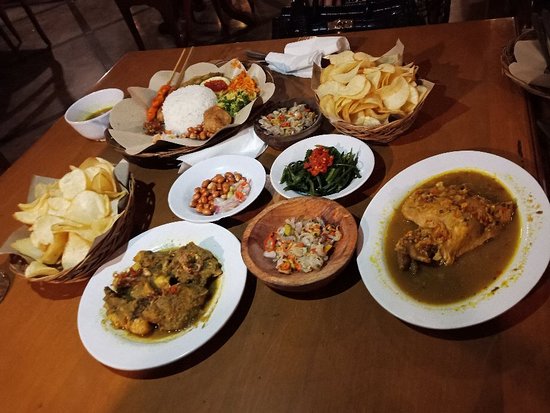 Rumah Makan Ayam Betutu - 17 Resto di Lembang Bandung Paling Rekomended & Populer!