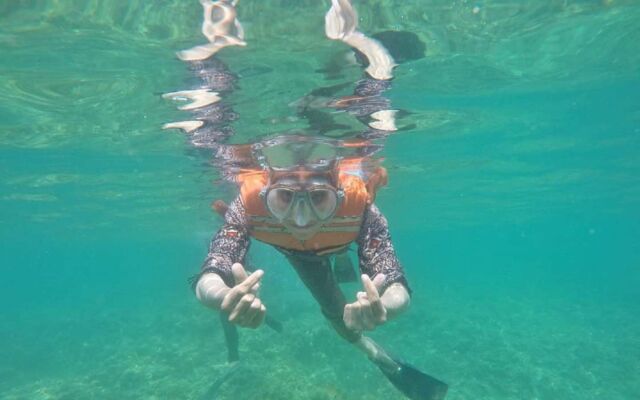 Berenang Dan Snorkeling via Instagram.com @gue_liburan