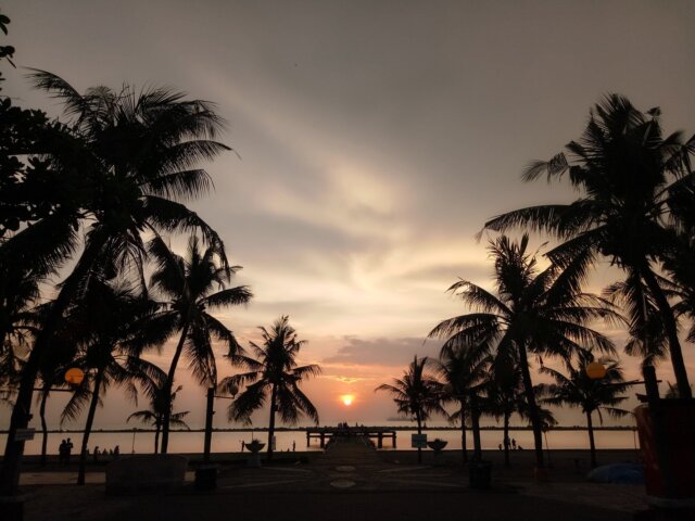 Golden Sunset di Pantai Akkarena via Google Maps @Djun Heskiel Tulak