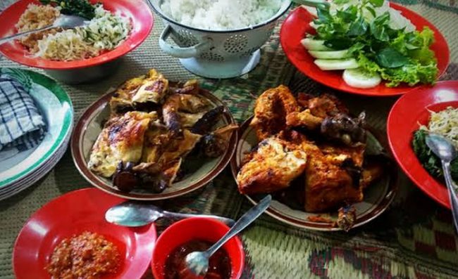 Lezatnya Ayam Panggang Gandu Bu Setu via Jatim1
