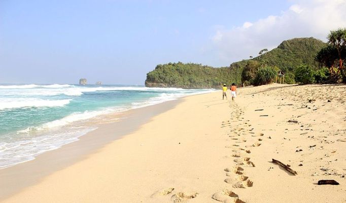 Keindahan Pantai Goa China
