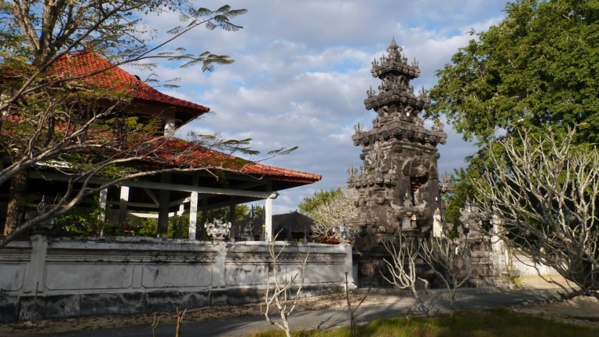 Pura Sakenan via Dolandolen Tempat Wisata di Bali Tengah