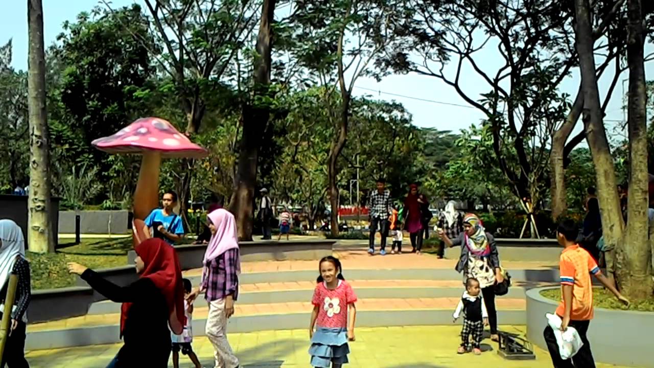 Pengunjung di Taman Potret via Bantenprov