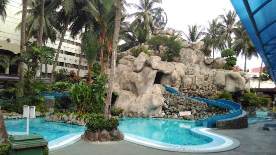 Kolam Renang Hotel Danau Toba International via Tripadvisor