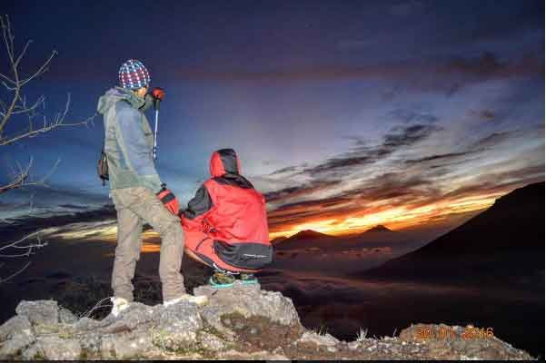 Pendakian Gunung Sindoro via Instagram.com @samudera_awann