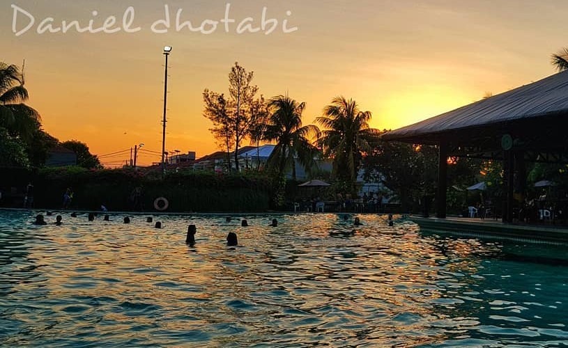 Splash Swimming Pool via @daniel_dhotabi
