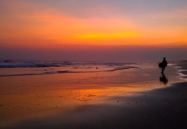 Sunset di Pantai Pelangi via Twitter