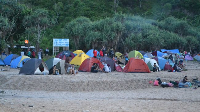 Camping di Pantai Wediombo