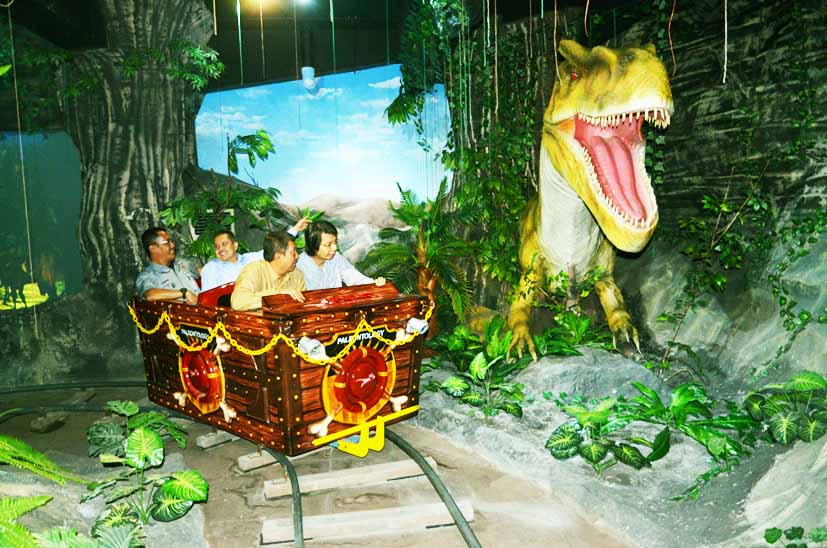 Dinosaurus gandrung taman Baru! Wisata