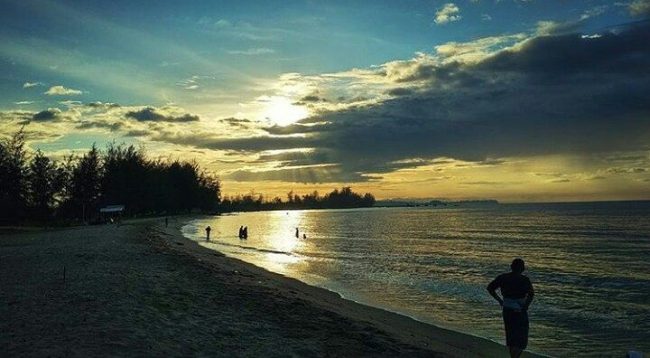 Pantai Pulo Sarok via Ryailzain92