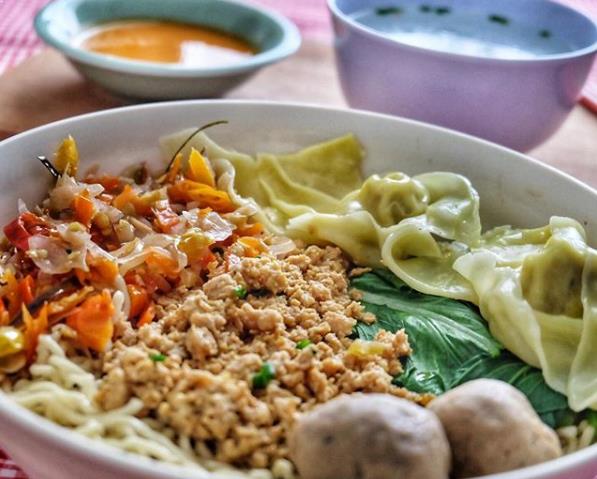 Mie Bakso Super H Achmad Sudja’i via IG @mayacastellany