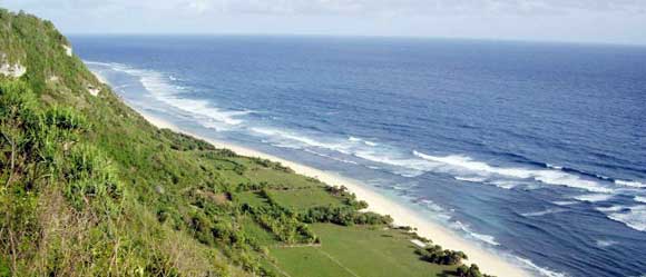 Pantai Nyang – Nyang via Voinews
