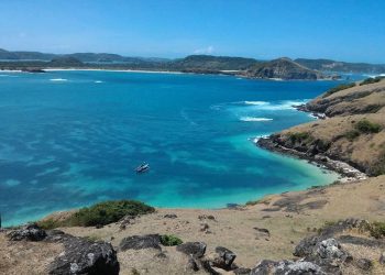 Wisata Pantai Tanjung Aan via IG @ambarwatinovi