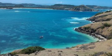 Wisata Pantai Tanjung Aan via IG @ambarwatinovi