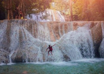 Wisata Air Terjun Oenesu via IG @kdkgunawan