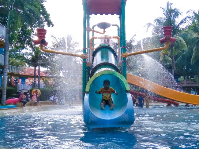 Wisata Waterpark Kura – Kura Foto Oleh Aziz Syafroni