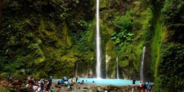 Air Terjun Dua Warna via Bisniswisata