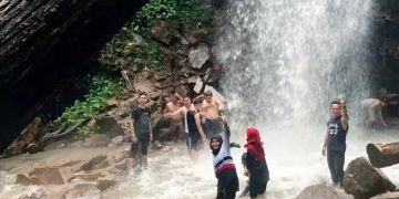 Air Terjun Batang Taye via IG @wiwideswarni26