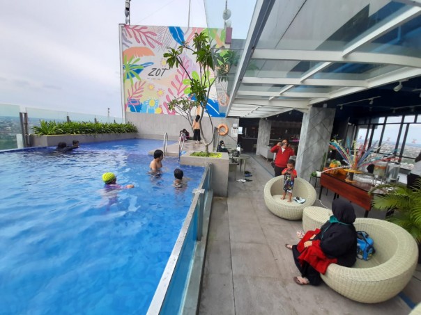 Kolam Renang Hotel Grand Zuri Pekanbaru via Suarariau