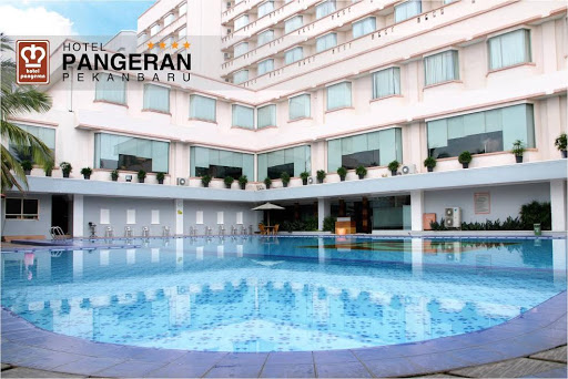 Kolam renang di Hotel Pangeran Pekanbaru