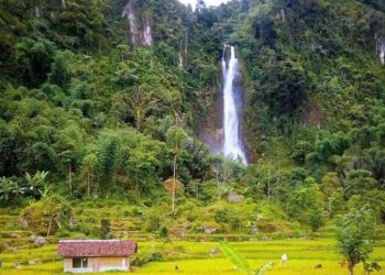 Curug Aki Toto