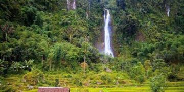 Curug Aki Toto