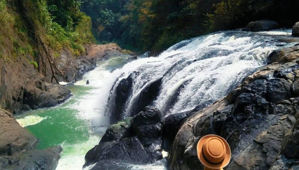 Curug Pameungpeuk via Ig @explorebandungbarat