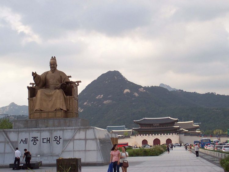 Gwanghwamun Square via Tourkekorea