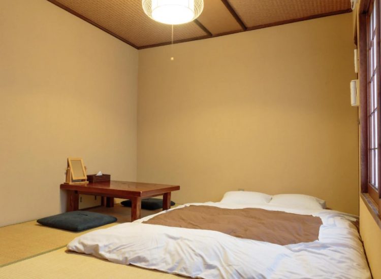 Kamar Double Gion Ryokan Q-beh via Agoda - 6 Penginapan Budget Murah di Kyoto, Suasana Ryokan yang Asyik