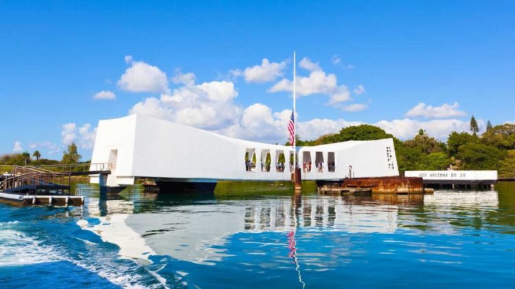 Menjelajahi Pearl Harbor