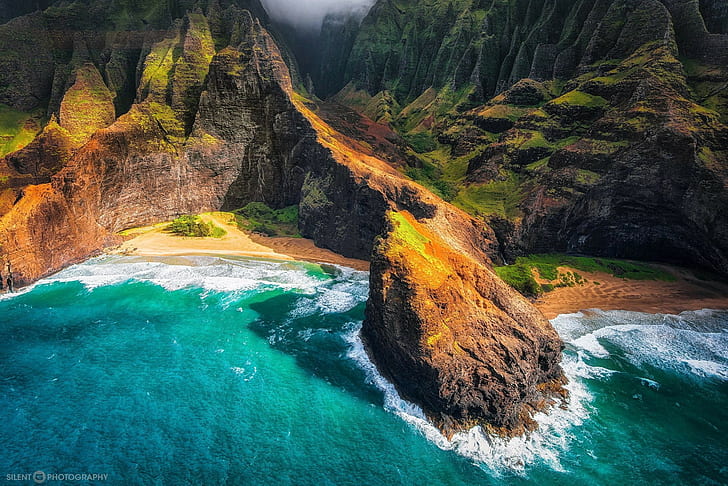 Salah satu gunung, tebing, pantai, dan laut di Kepulauan Hawaii